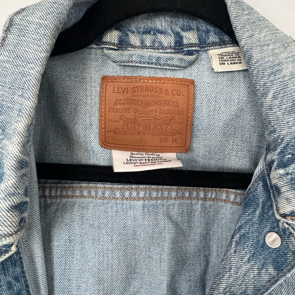 Levi's Women's Original Trucker Jean Jacket - Picture 3 of 4